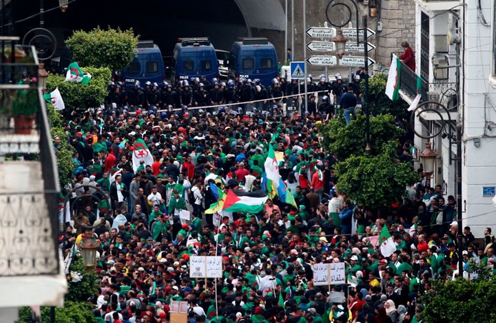باحث إسرائيلي: المغرب والجزائر خرجا من "الربيع" بأقل الأضرار