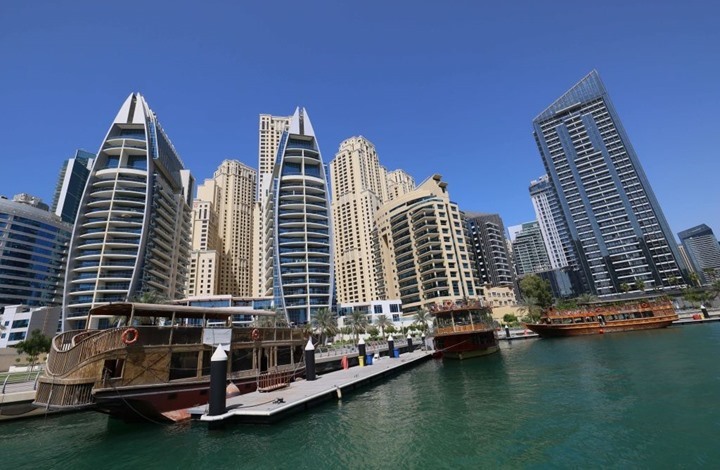 الإمارات ترحل 18 امرأة أجنبية بعد جلسة تصوير عارية الإمارات ترحل 18 امرأة أجنبية بعد جلسة تصوير عارية