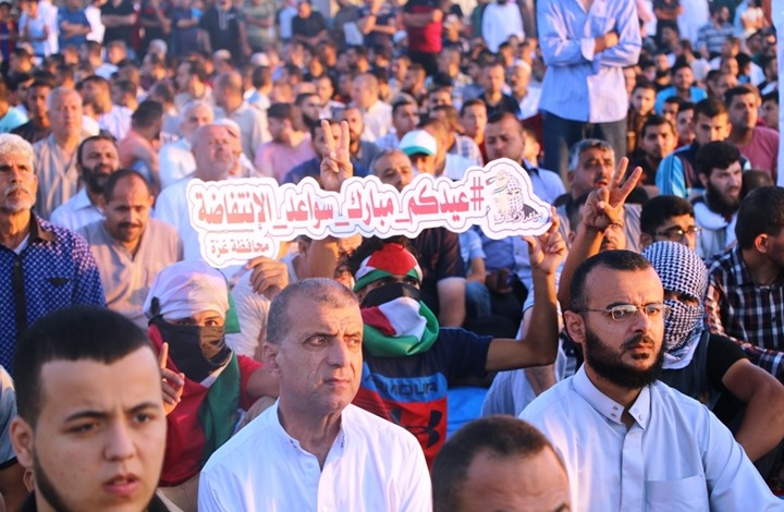 عشرات الآلاف يصلون العيد بالاقصى بمخيمات