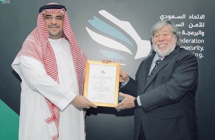 داعية سعودي يمتدح القحطاني رغم تورطه بمقتل خاشقجي.. وردود