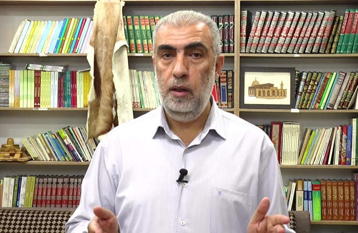 الاحتلال يعتقل الشيخ كمال الخطيب بعد اقتحام منزله فيديو