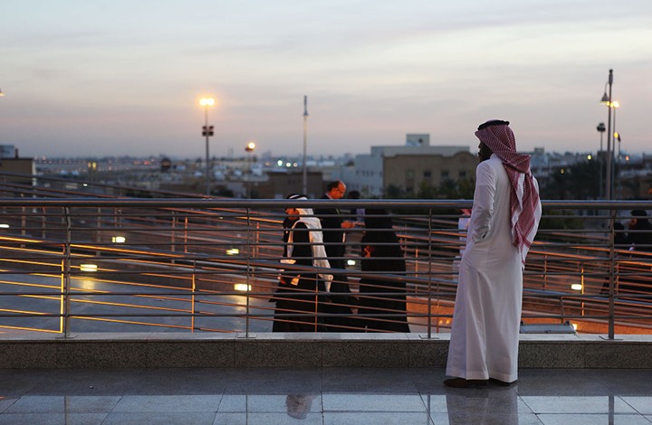 السعودية تبيع عقارات ملياردير شهير بالمزاد